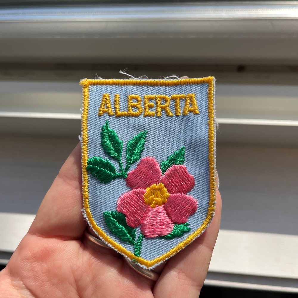 3/$30 🌟 Alberta Floral Embroidered Patch